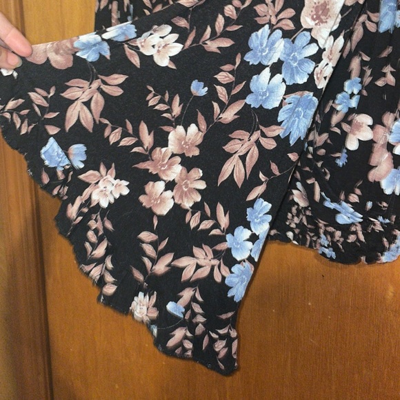 •AMERICAN EAGLE•FLORAL EXAGGERATED RUFFLE LONG SLEEVE DEEP V SMOCKED TOP LARGE - Picture 8 of 11